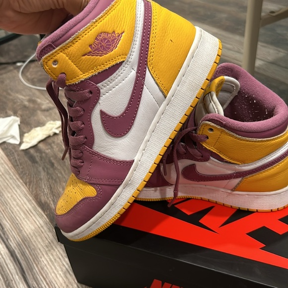 Air Jordan 1s - Picture 3 of 15